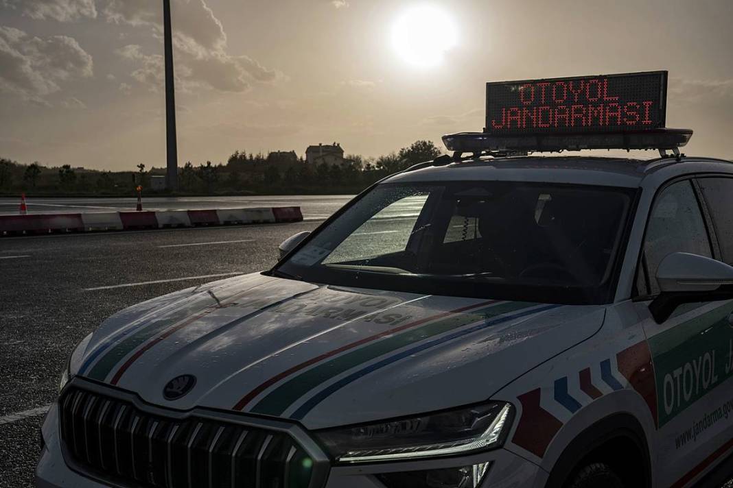 Modern radar sistemleri otoyollarda uçanı kaçanı anında tespit ediyor! 4 kademeli lazerlerle sürekli tarama yapılıyor 36